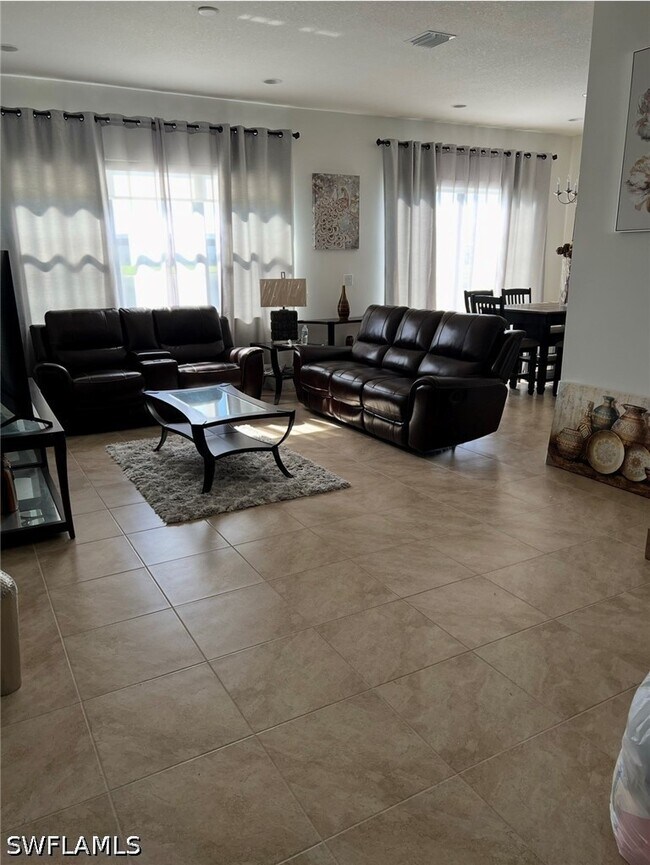 Foto del edificio - 5474 Cassidy Ln