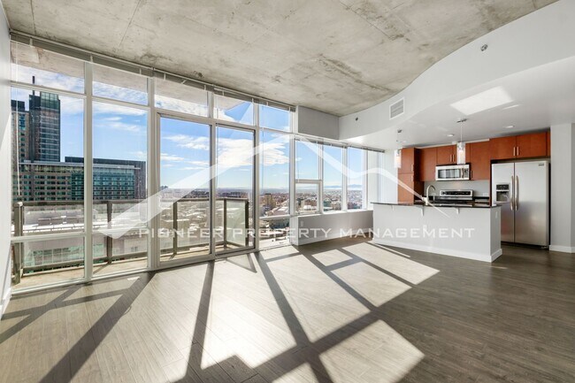 Foto del edificio - Luxury Condo with Stunning Views and Central AC