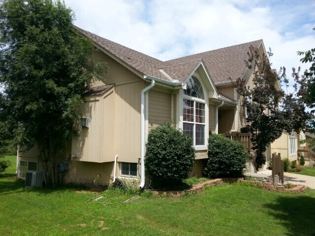Building Photo - 4352 N 122nd Terrace, Kansas City, KS 6610...