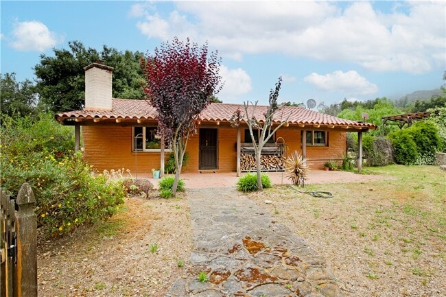 Foto del edificio - 17825 Bear Valley Ln