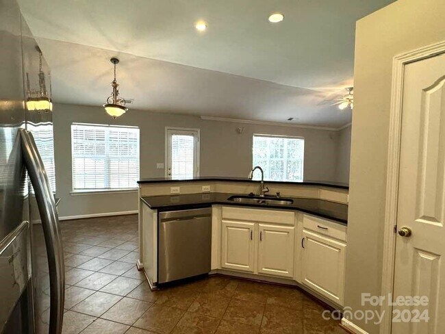 Building Photo - 9810 Oxford Woods Ct