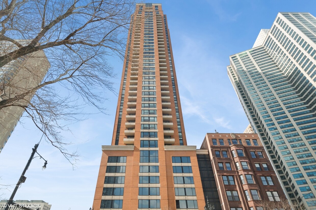 Primary Photo - 1160 S Michigan Ave