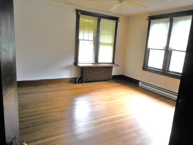 Foto del interior - 360 S College Ave