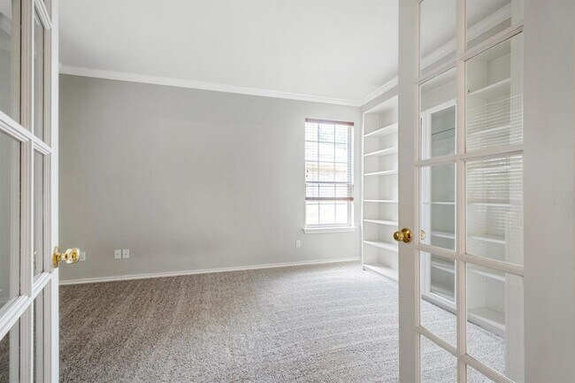 Foto del edificio - 4229 Kingsburg Dr
