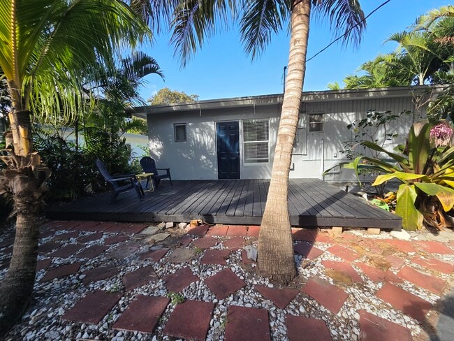 Foto del edificio - 902 NE 40th St