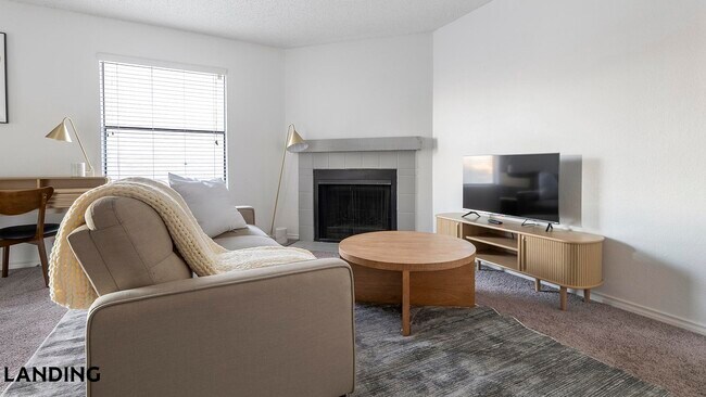 Foto del edificio - 1071 Clayton Ln