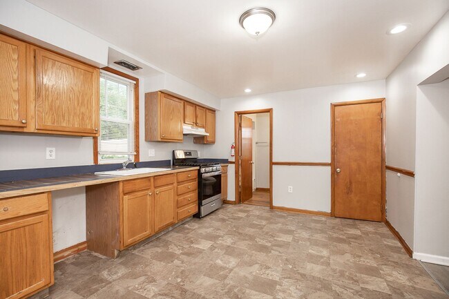Building Photo - 3262 W122nd Street