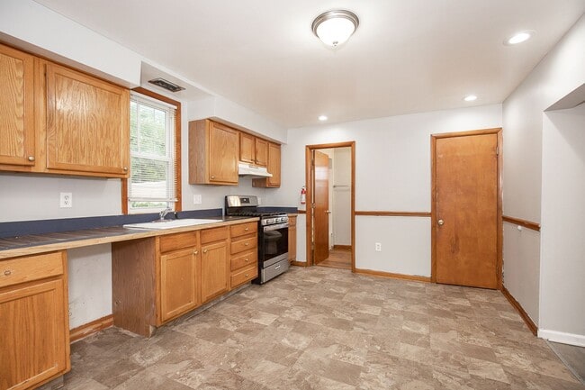 Building Photo - 3262 W122nd Street