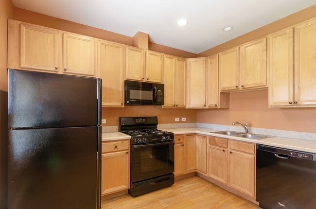 Building Photo - 4530 S Woodlawn Ave