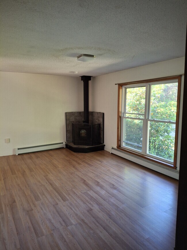 Foto del edificio - 39 Pine Grove Ave
