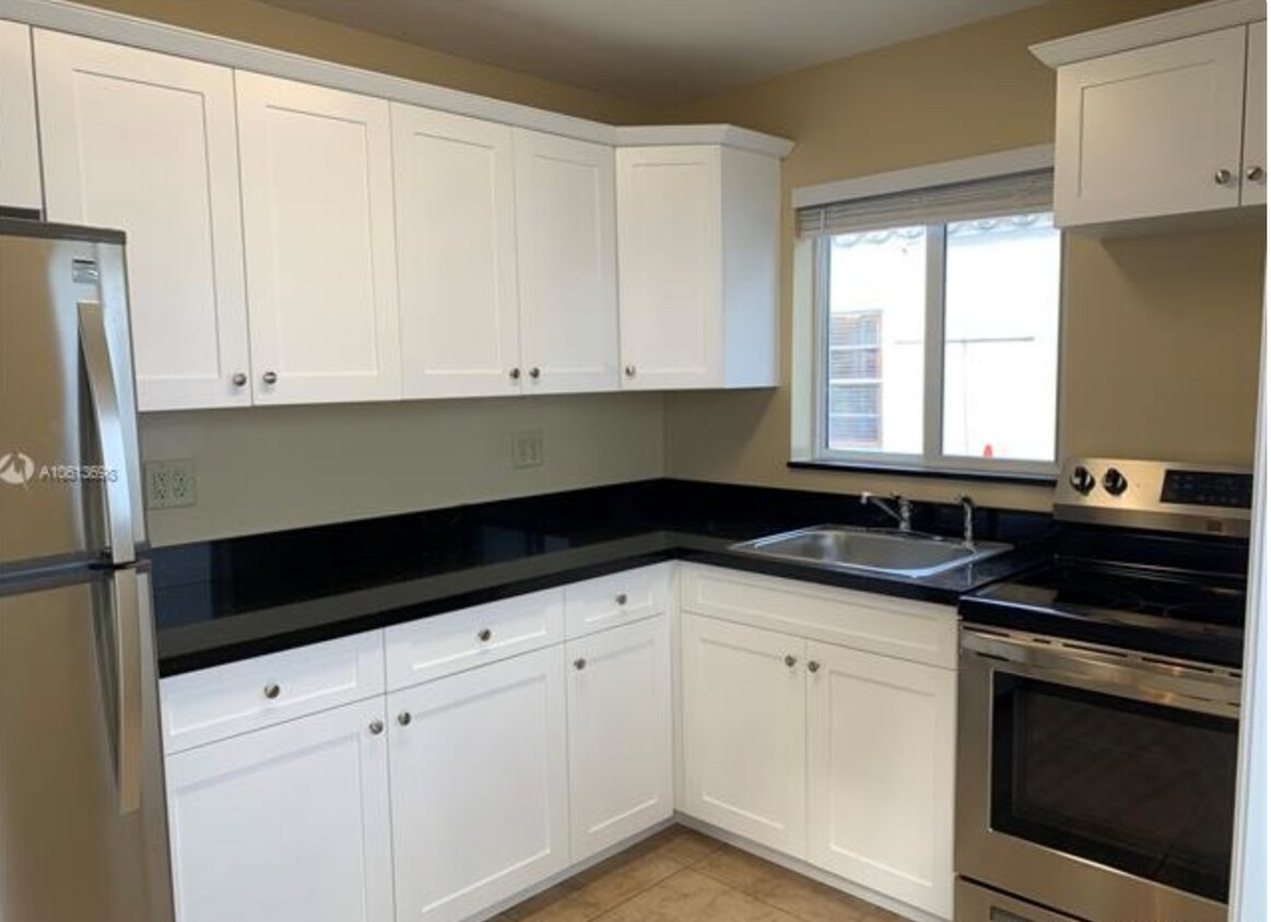 Foto principal - 915 N 18th Ct