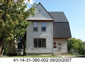 Building Photo - 1108 Jefferson Ave SE