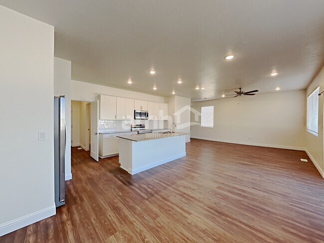 Building Photo - 1379 White St