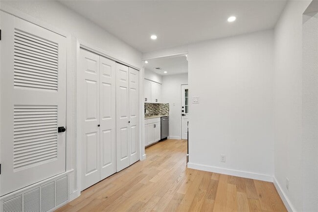Building Photo - 4904 Hawk Cove