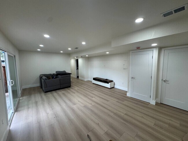 Foto del edificio - 2714 Jones Rd