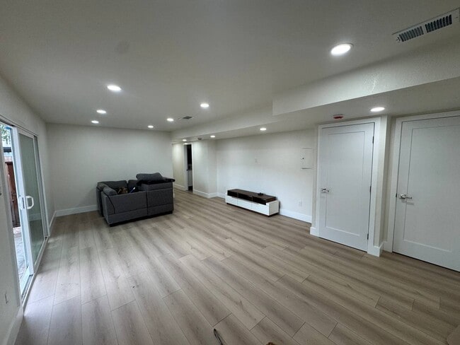 Building Photo - 2714 Jones Rd