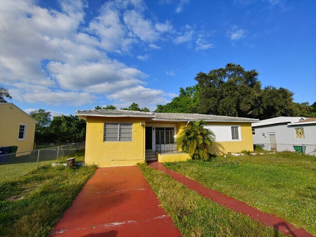 Foto del edificio - 1465 NE 149th St