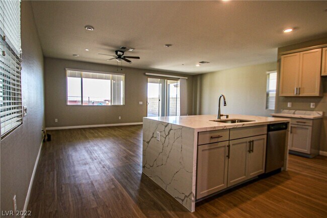 Building Photo - 402 Wind Poppy St