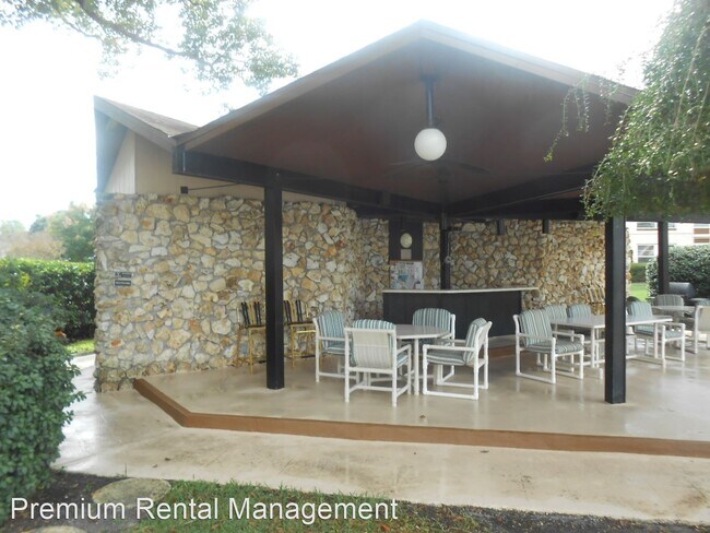 Foto del edificio - 333 Lake Howard Dr