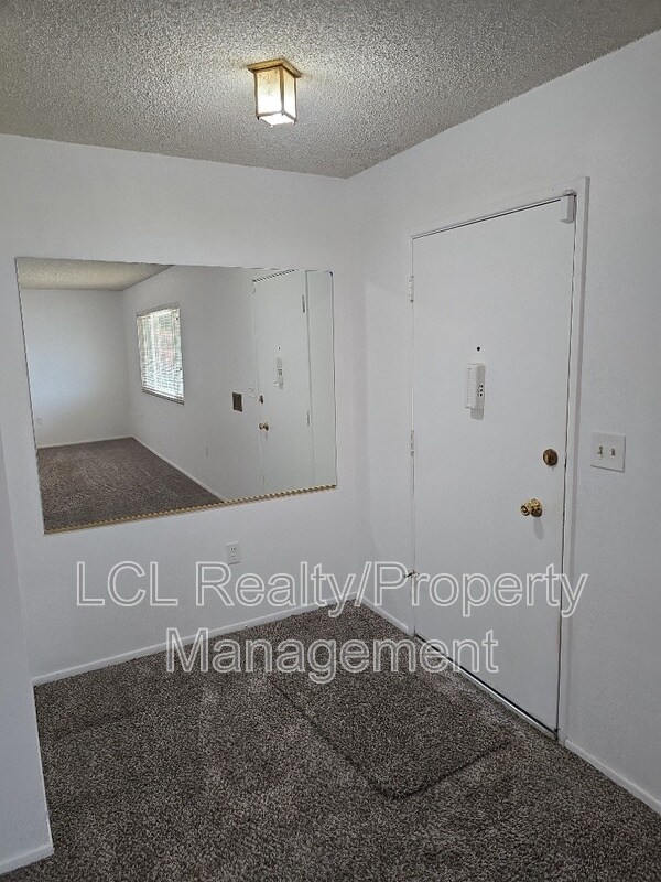 Foto del edificio - 28229 W Worcester Rd