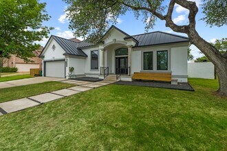 Building Photo - 9309 Bluegrass Dr