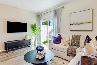 Building Photo - 567 Holly Lks Dr
