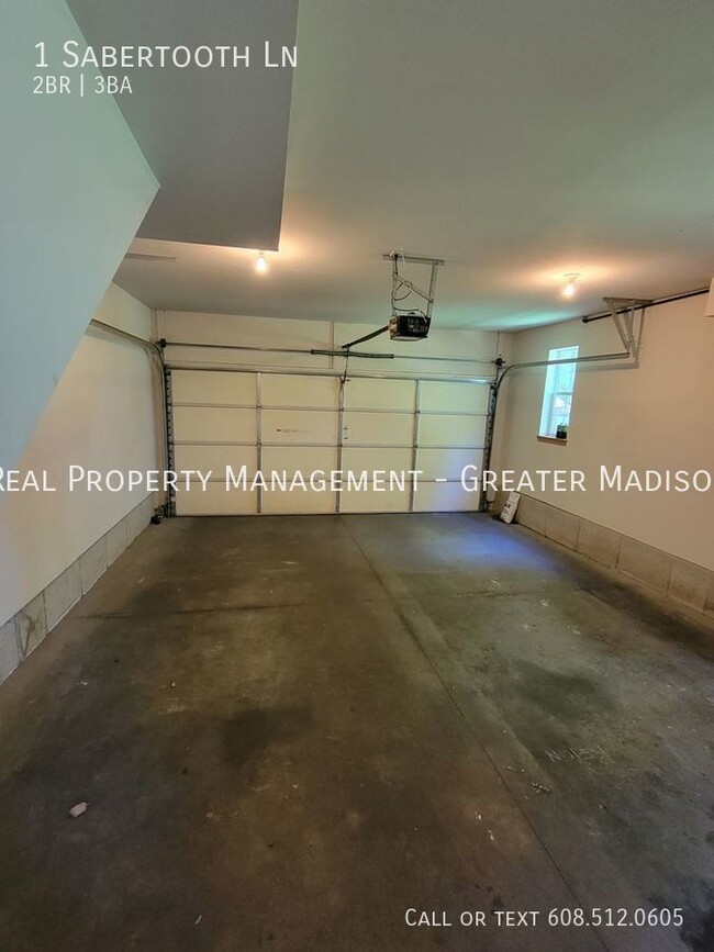 Foto del edificio - Massive 2bed condo on Madison's west side/...