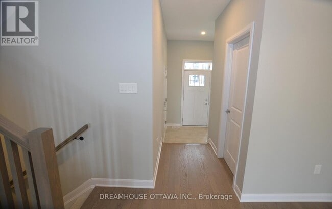 Building Photo - 326 Gisborne Pl