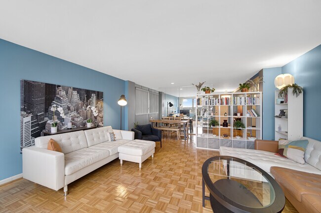 Foto del edificio - 5530 S Shore Dr