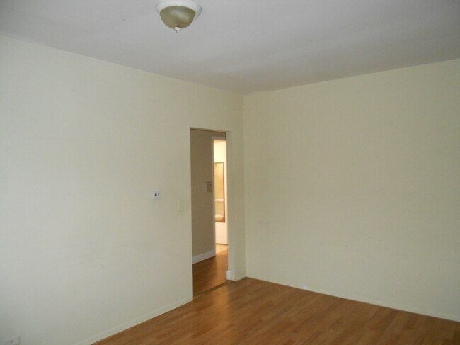 Building Photo - 4137 N Western Ave