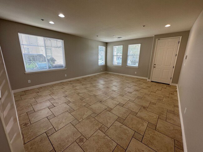 Foto del edificio - Beautiful 4  bedroom, 2.5 bath home in Garin Ranch