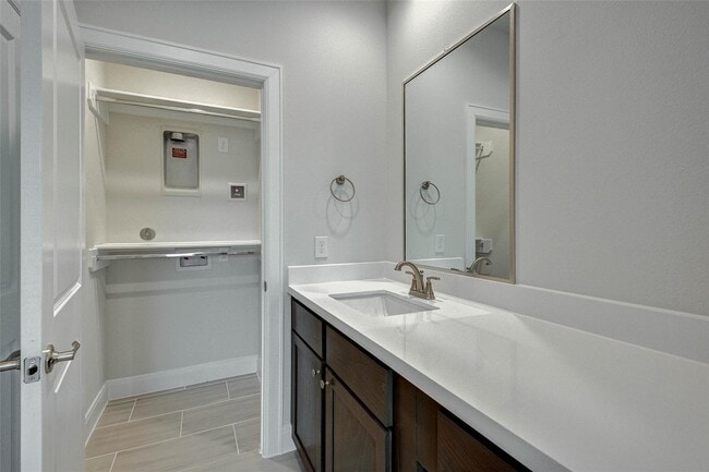 Building Photo - 2710 Grand Fountains Dr