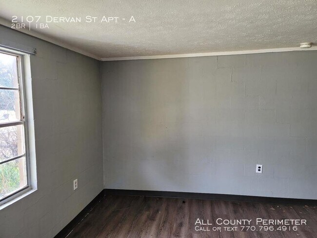 Building Photo - 2107 Dervan St