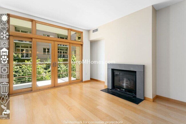 Building Photo - Wonderful One Bedroom Plus den in Prime Pe...