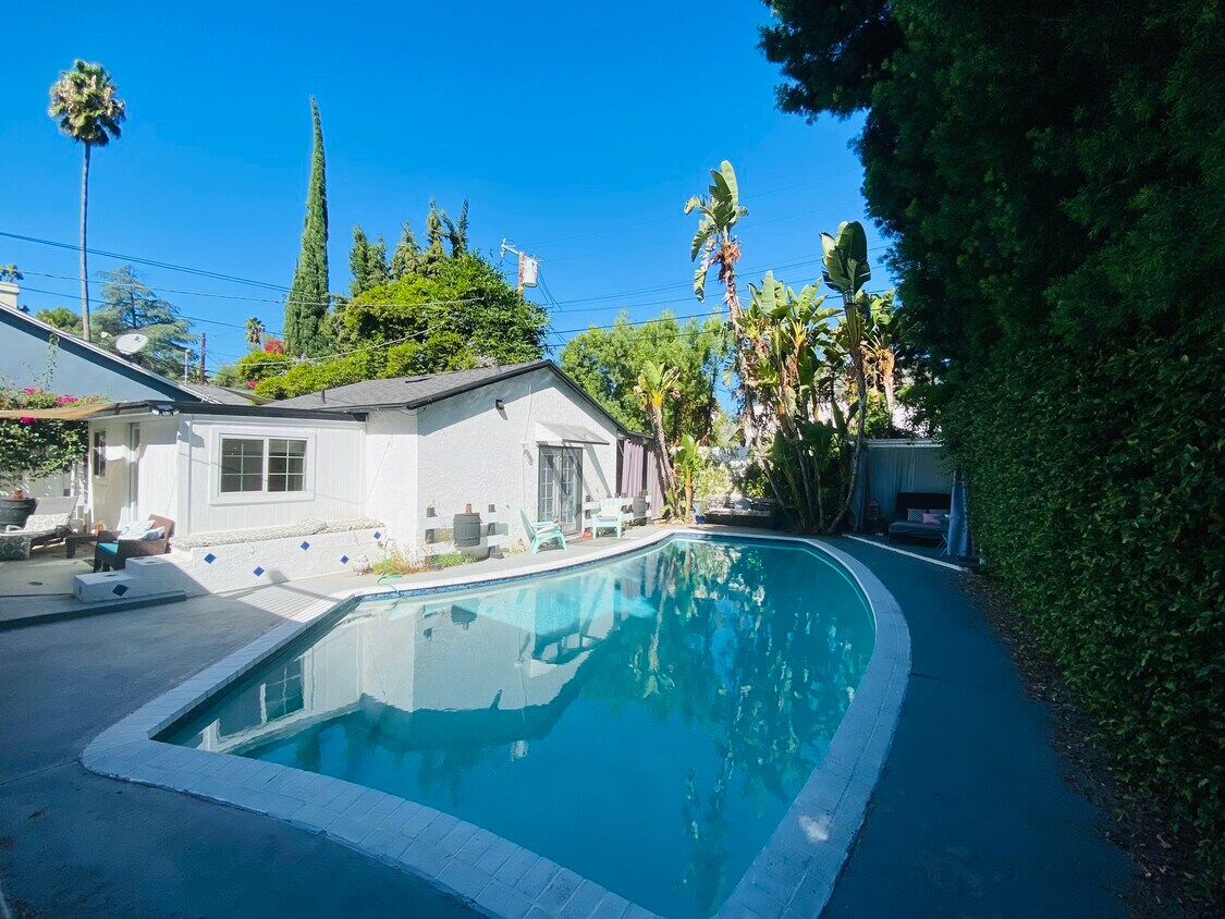 Foto del edificio - 22035 De La Guerra St