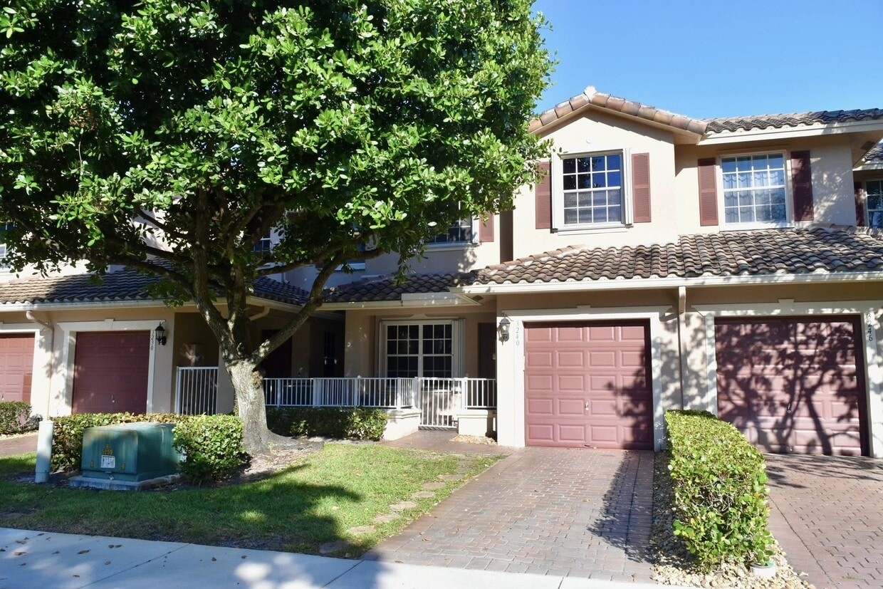 Photo - 3240 Fairway Cir (Davie, FL)