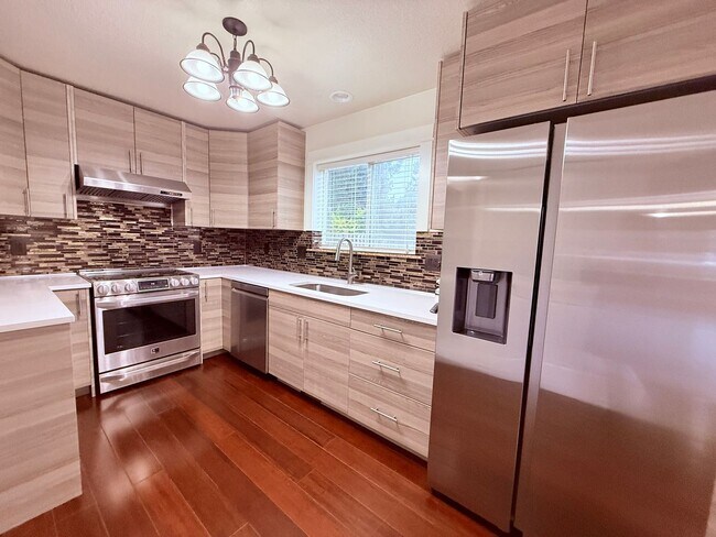 Foto del edificio - Newly Updated 4 Bedroom SF Home in the Hea...