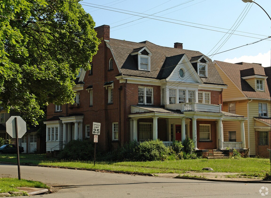 Primary Photo - 212 Broadway St