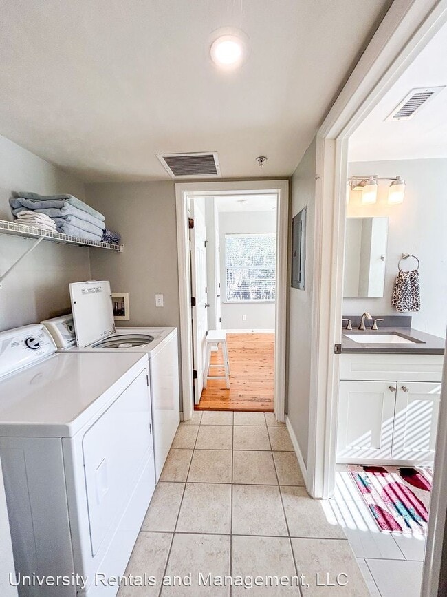 Foto del edificio - 1 br, 1 bath House - 1220 SW 1st Ave Unit 301