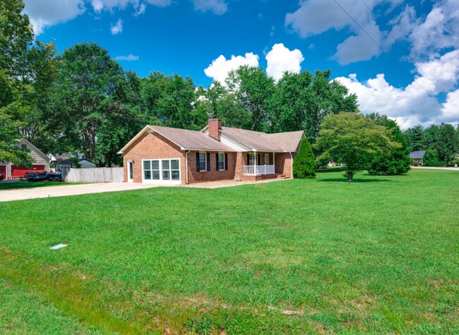 Building Photo - 401 Ridgetop Dr