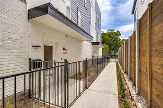 Building Photo - 5633 Live Oak St