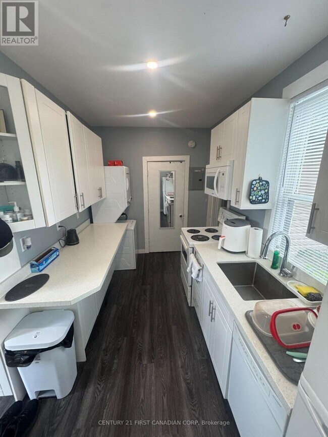 Photo du bâtiment - 28 Oxford St W