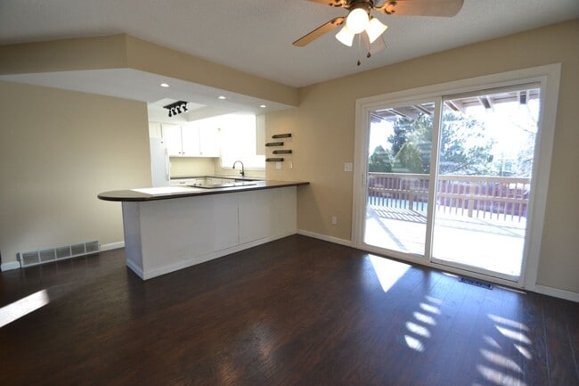 Foto del edificio - 4 Bedroom Home is District 20 Available Now!