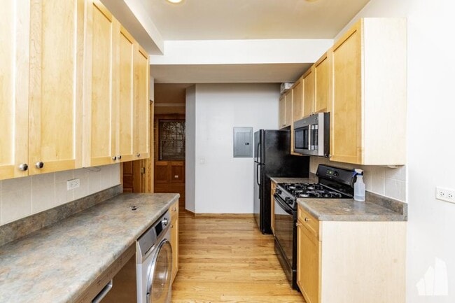 Building Photo - 2 bedroom in Chicago IL 60615
