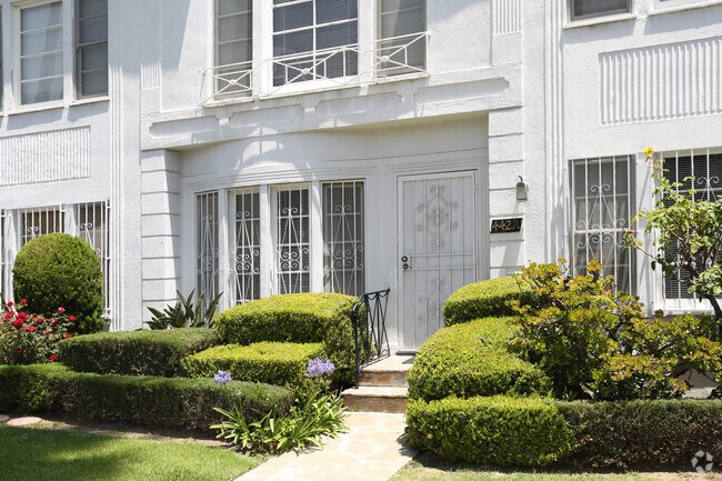 Building Photo - 442-444 S Palm Dr