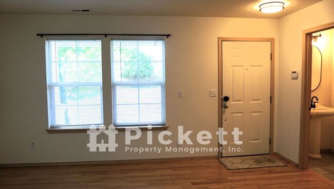 Building Photo - 3 Bedroom Poulsbo Home