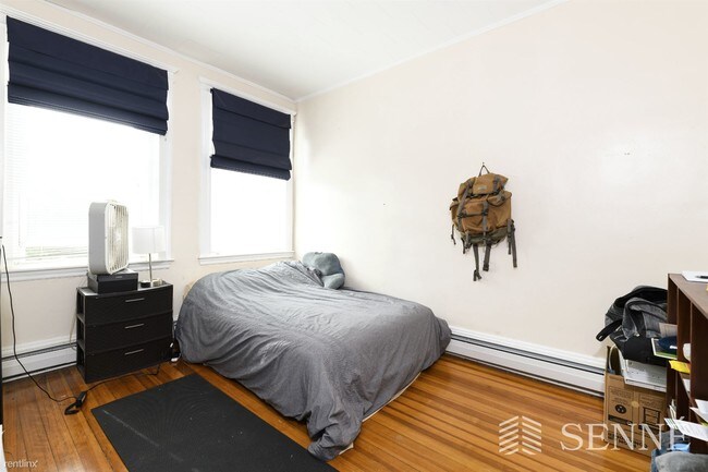 Building Photo - 3 br, 1 bath  - 280 Brookline St Apt 2B