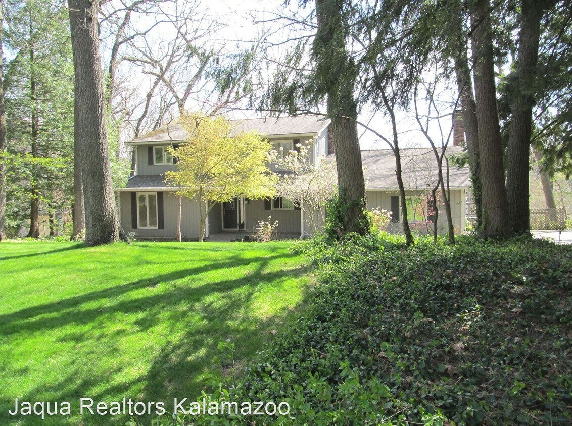 5251 Colony Woods Dr, Kalamazoo, MI 49009 House for Rent in Kalamazoo, MI