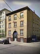 Building Photo - 1411 Centre St S