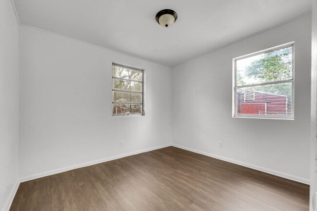 Building Photo - 503 W 16th St